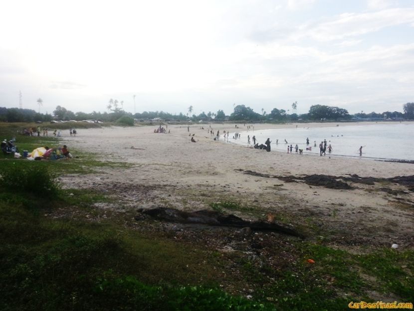 berkelah di pantai pandak