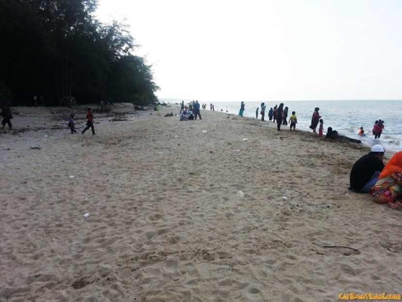 berkelah di pantai tumpat