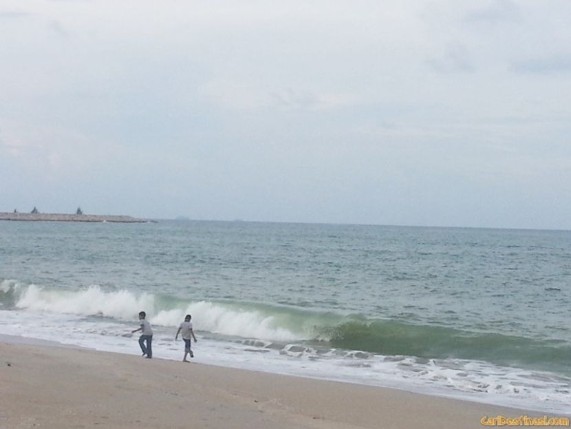 mandi manda pantai teluk ketapang