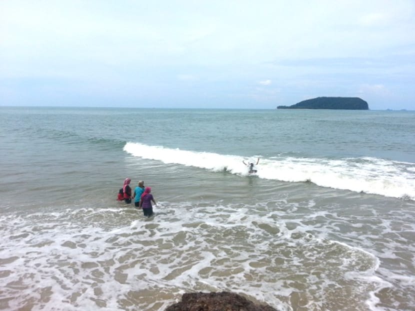 pantai bukit keluang besut terengganu