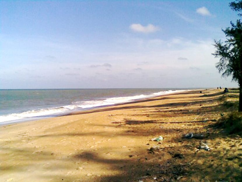 pantai teluk ketapang kt