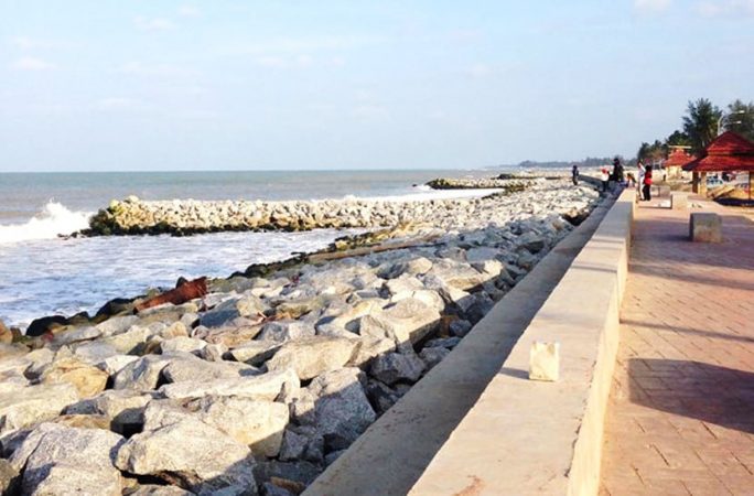 berkelah di pantai cahaya bulan
