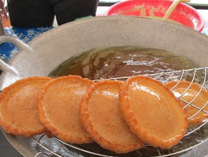 Kuih Yang Diperbuat Dari Tepung Beras - Seratus f