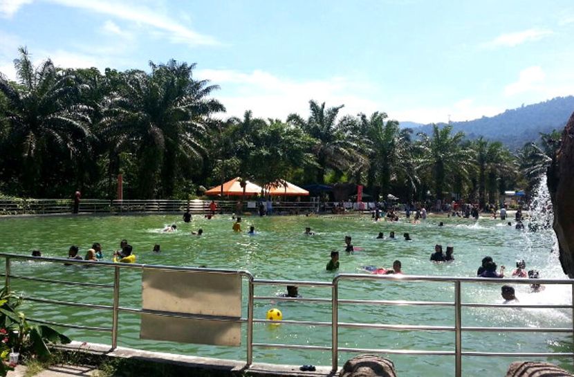 Kolam mandi di selangor