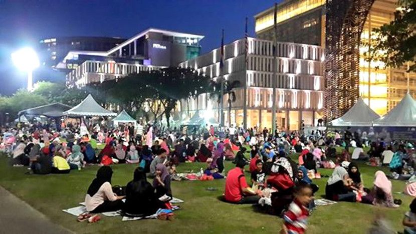 Buka Puasa di Dataran Putrajaya