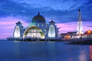 Masjid Selat di melaka menarik