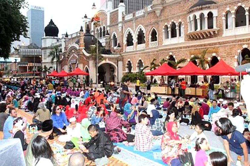 buka puasa di dataran merdeka kl