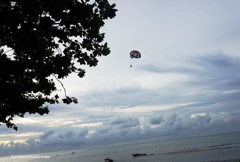 aktiviti di pantai batu ferringhi