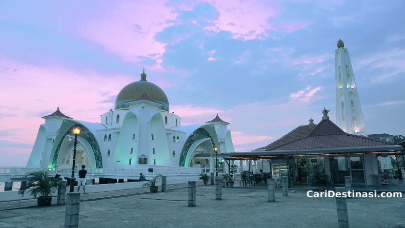 kafe masjid selat di melaka