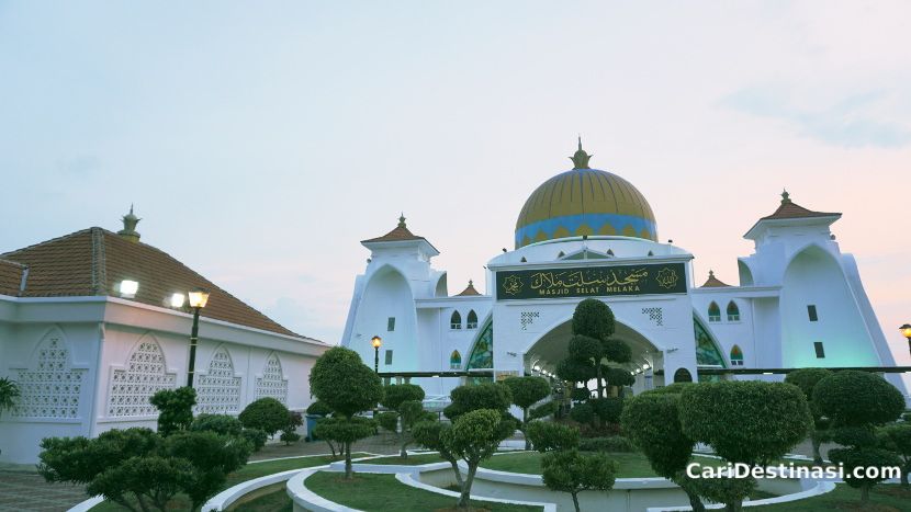 senibina masjid selat melaka