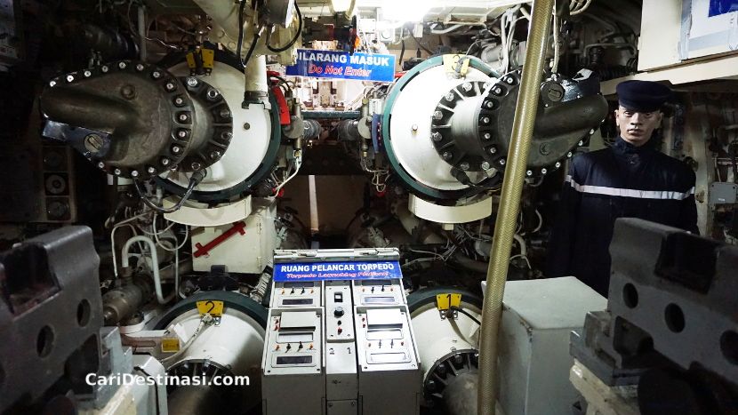 submarine-museum-in-malacca-compressor