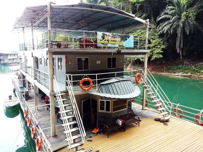 houseboat tasik kenyir terengganu