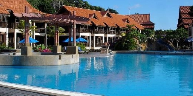 hotel swimming pool