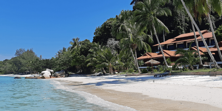 Pulau Lang Tengah - Berjalan-jalan di atas pantai