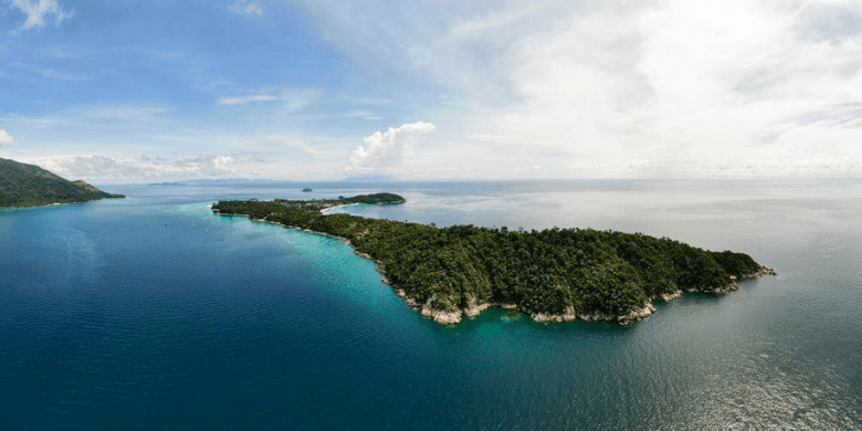 Mendaki Koh Adang Untuk Menyaksikan Pemandangan Koh Lipe