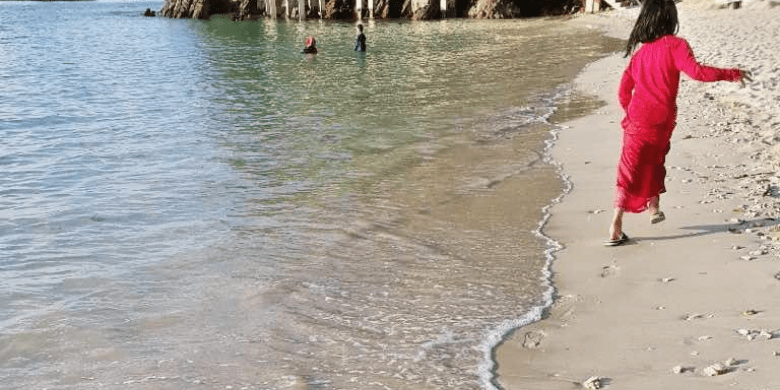 Pulau Kapas - Berjalan-Jalan Di Atas Pantai