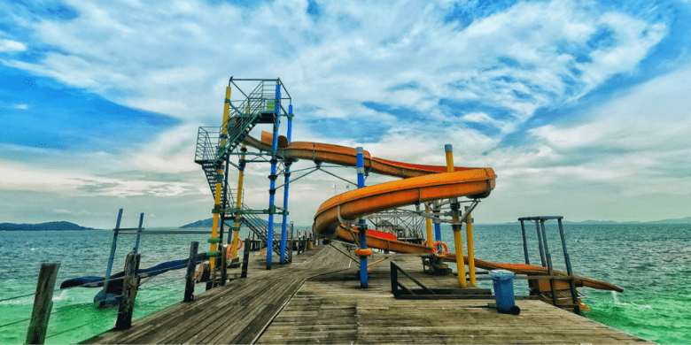 Pulau Rawa - Gelongsor air (Waterslide) yang hebat di jeti