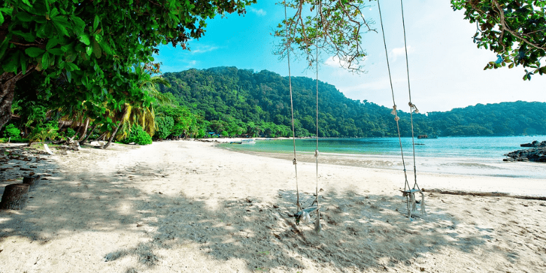 Pulau Tenggol - Bersantai Di Atas Pantai