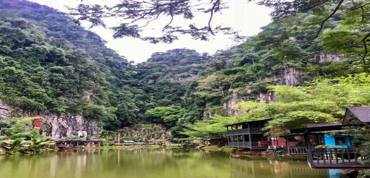 Keindahan Tasik yang Tenang